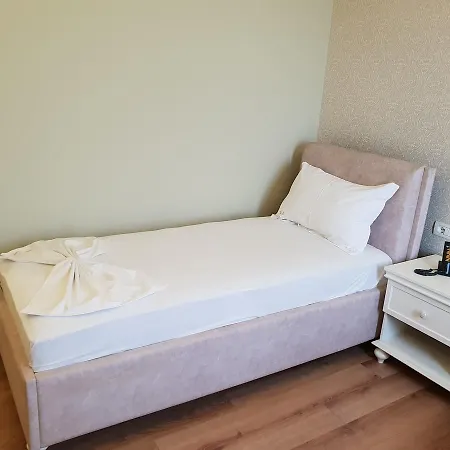 Crystal Hotel *