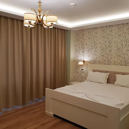 Crystal Hotel *