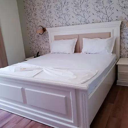 Hotel Crystal