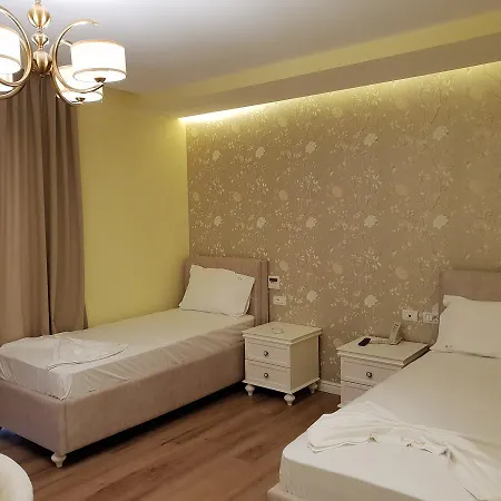 Crystal Hotel *